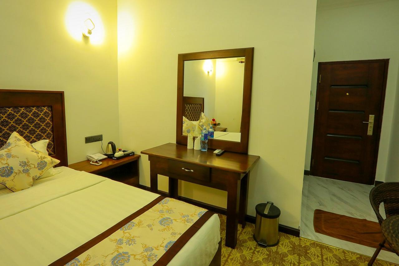 Euro Star Hotel คาตุนายากา ภายนอก รูปภาพ
