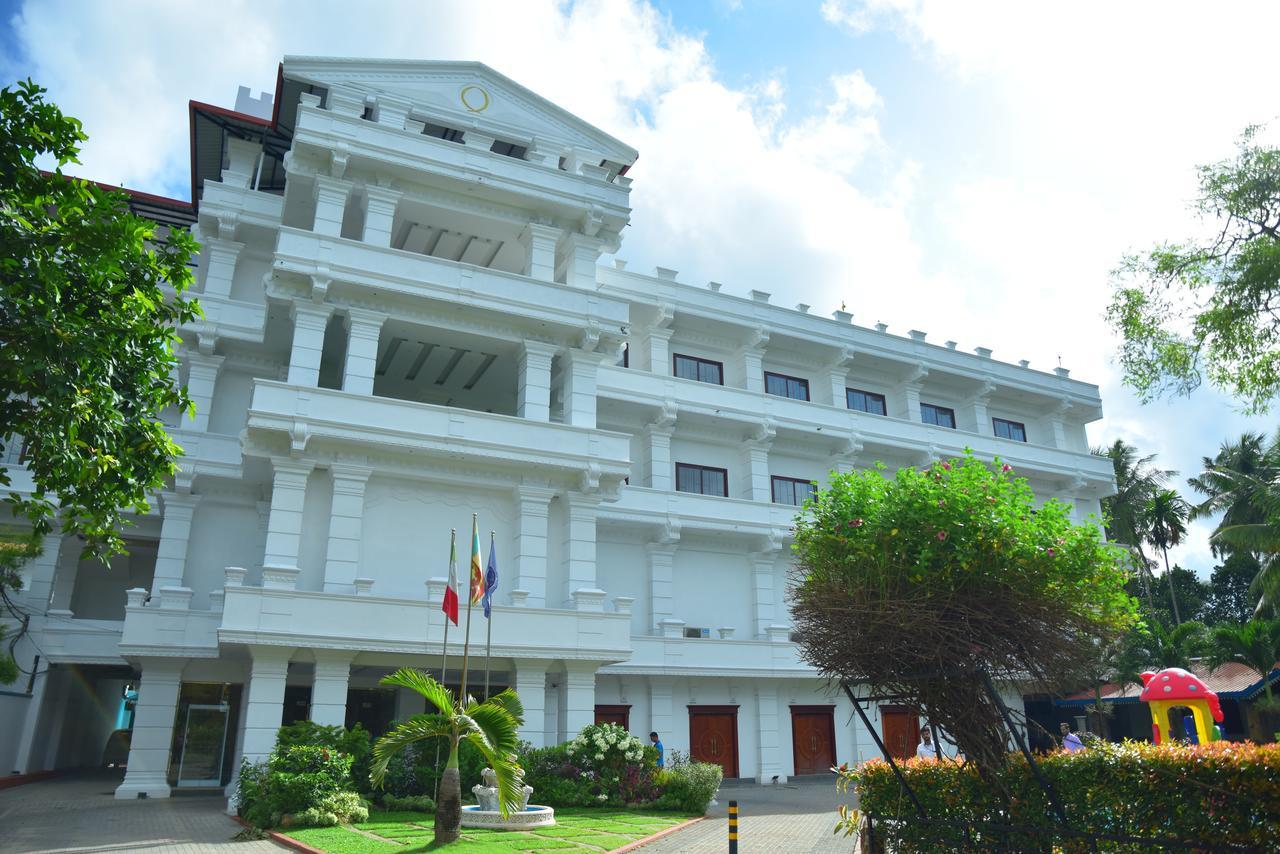 Euro Star Hotel คาตุนายากา ภายนอก รูปภาพ